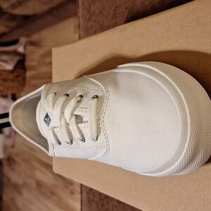 Sperry canvas shoes NWT